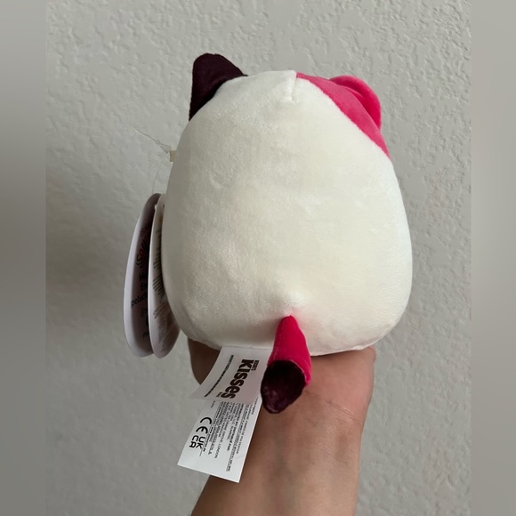 New 5” Pyper the Hershey kisses Valentine’s Day Cat Squishmallows - Picture 3 of 3